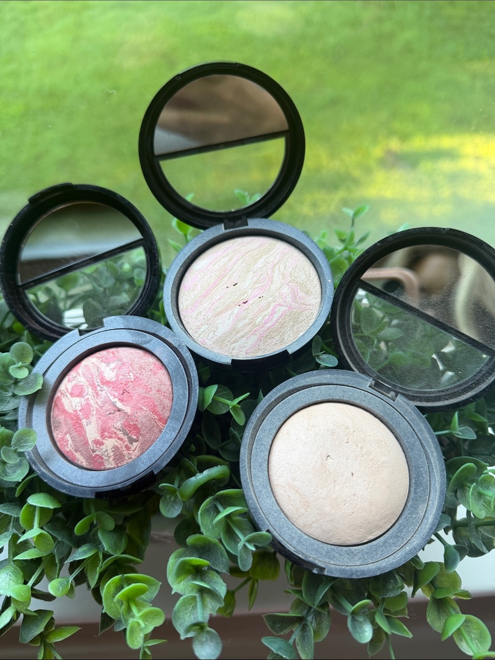 Laura Geller Marble Highlighter & Blush Trio - Pink, Champagne, Beige - Picture 2 of 8